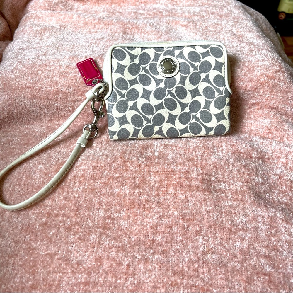 Coach Wristlet/Clutch Small Grey, White, & Silver.